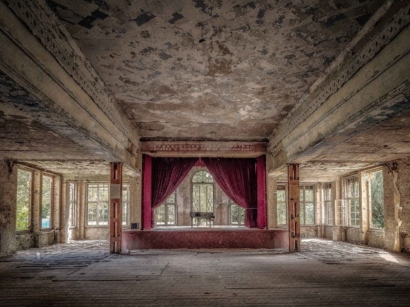 Abandoned Sanatorium – Guenther Reissner